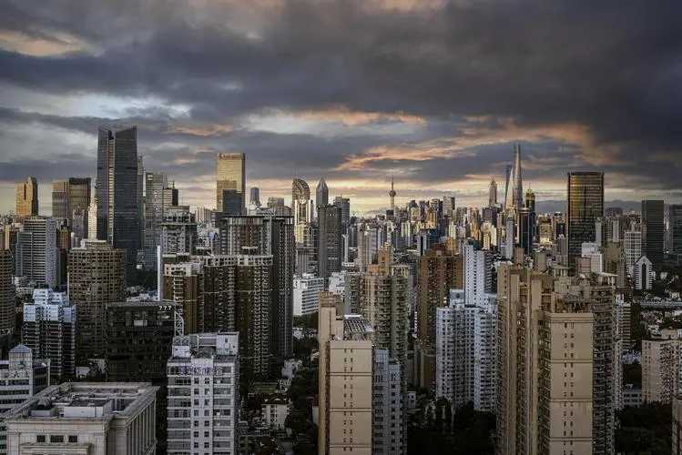 縮表、瘦身、降規(guī)模 房企在“黑鐵時代”背水一戰(zhàn)