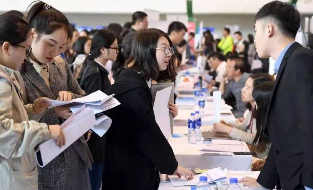 吸引畢業(yè)生來并就業(yè)創(chuàng)業(yè) 我市30條舉措