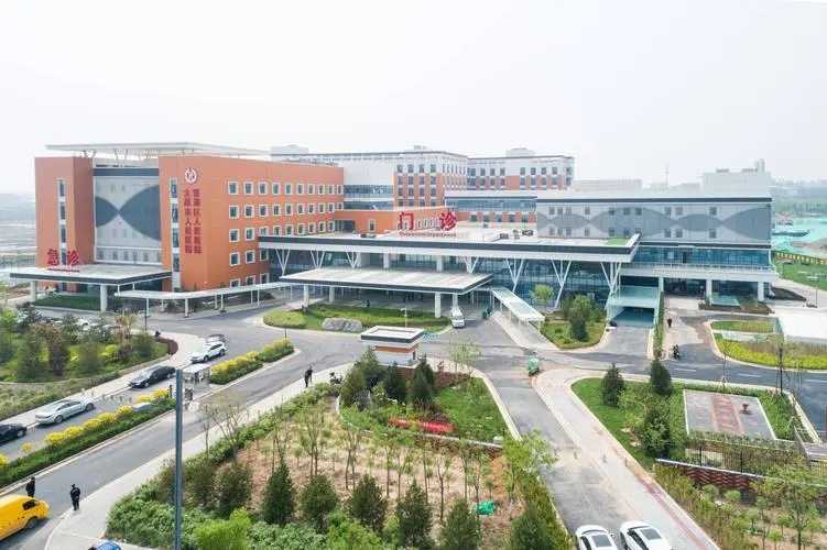 太原市人民醫(yī)院遷建工程二期住院樓主體結構順利封頂