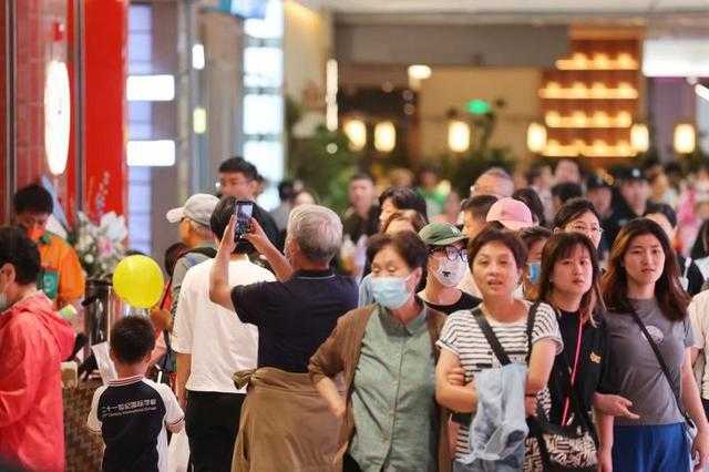 假期消費活力涌現(xiàn) 8戶商貿(mào)服務(wù)企業(yè)“攬金”近兩億元